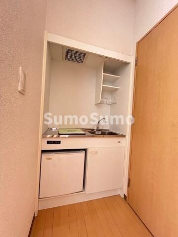 物件内観写真5　(コンパクトなキッチンで掃除もラクラク)