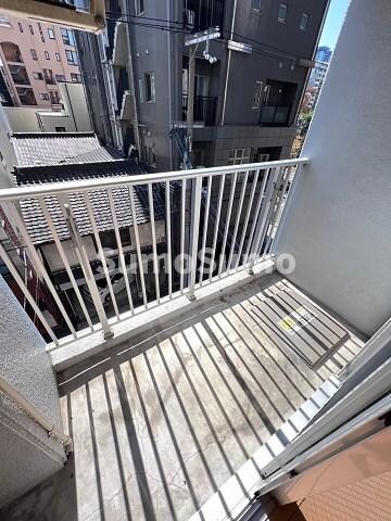 物件内観写真8　(暖かな日差しのふりそそぐバルコニー)