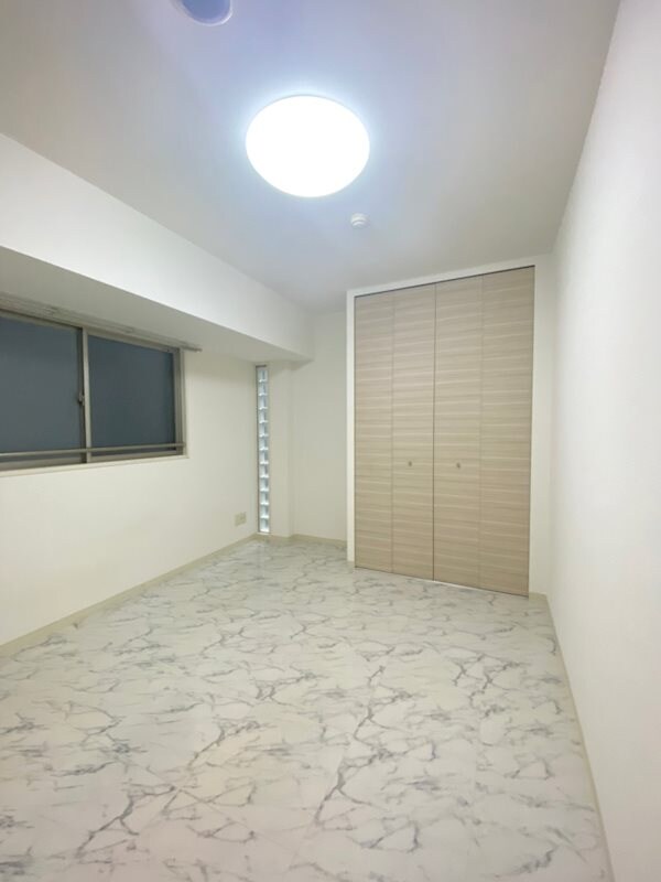 物件内観写真8　(使い勝手のいい寝室です)