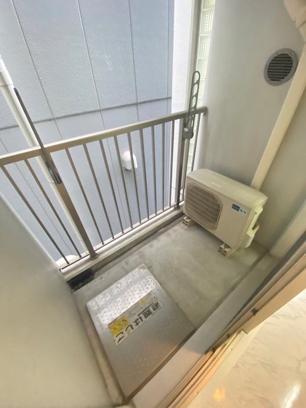 物件内観写真10　(お洗濯にも便利なバルコニー付き)