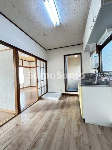 物件内観写真7　(おしゃれな居間です)