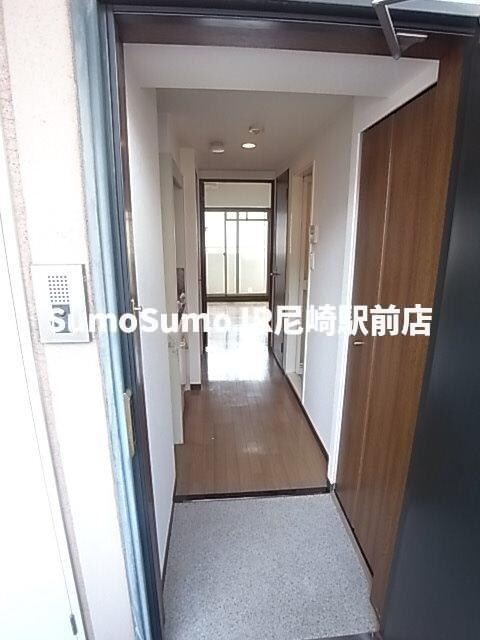 物件内観写真4　(シンプルで使いやすい玄関です)