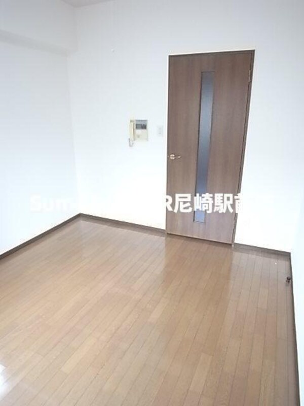 寝室(広くて明るい寝室)