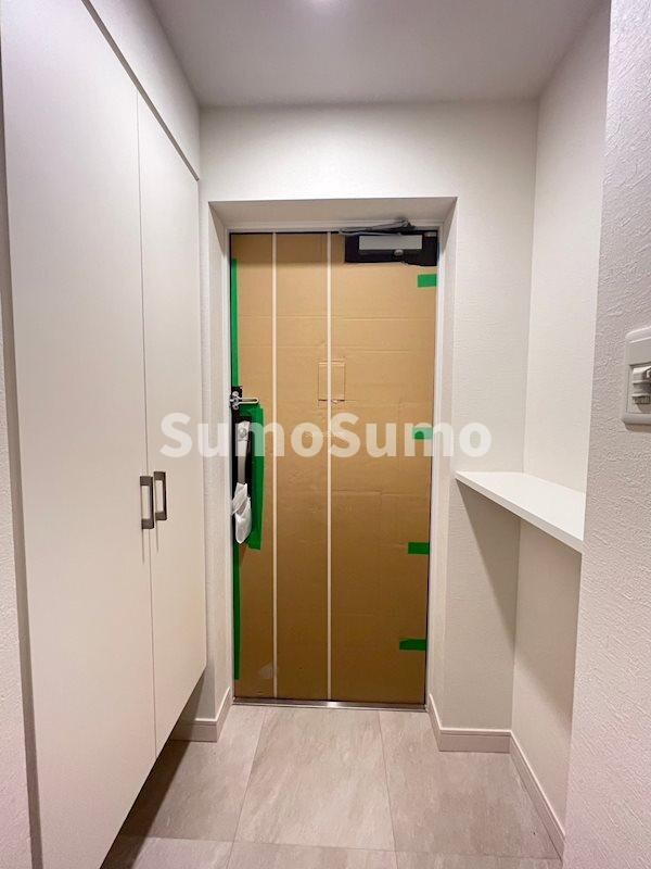 物件内観写真4　(収納もある玄関です)