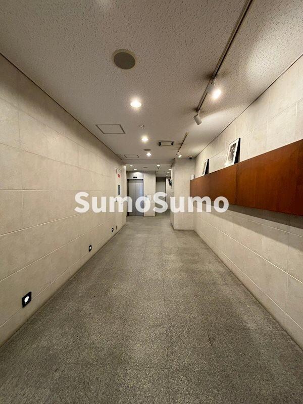 物件外観写真3　(ゆとりのあるロビーです)