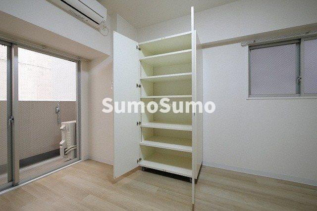 物件内観写真12　(便利な収納スペースです)