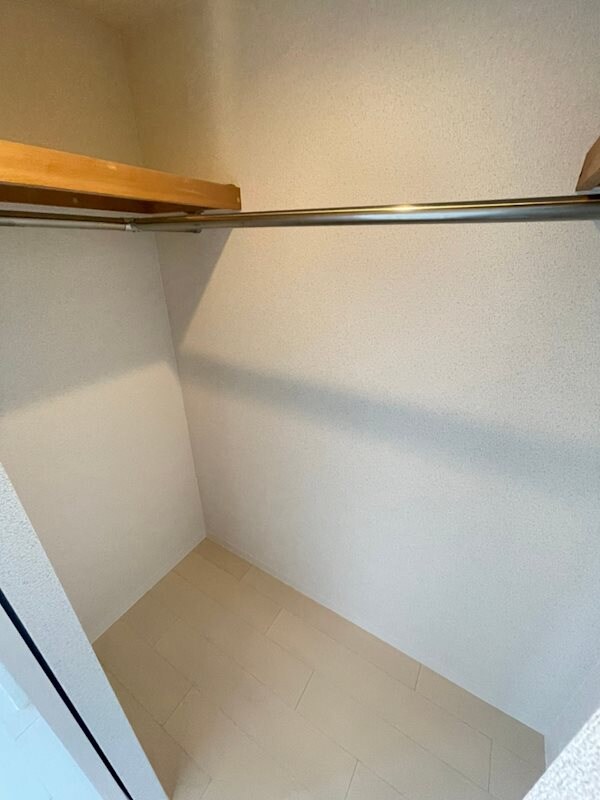 物件内観写真13　(小物を収納するのに便利です)