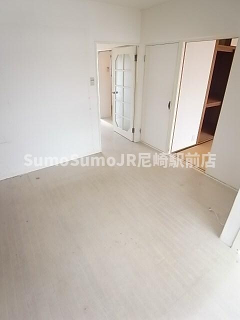 物件内観写真5　(使いやすいリビングです)