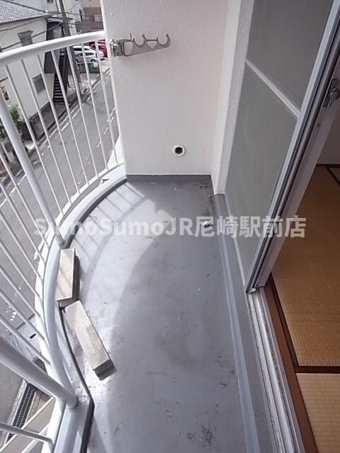 物件内観写真9　(外からの目が気にならないバルコニーで洗濯物が干せます)