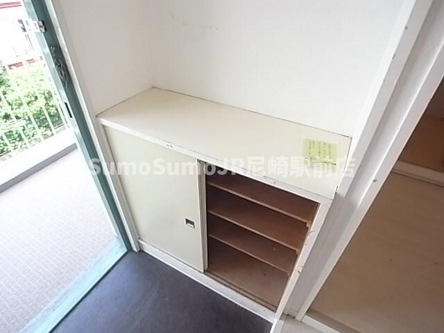 物件内観写真17　(小物を収納するのに便利です)