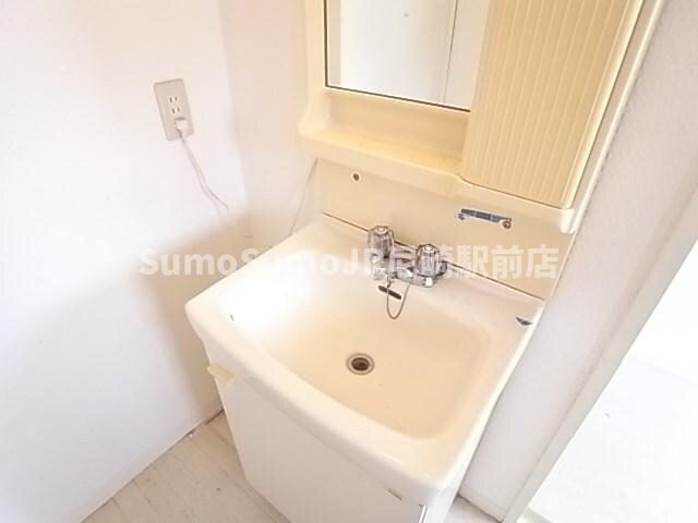 物件内観写真19　(独立洗面台で身支度をすべて済ませてしまいましょう)