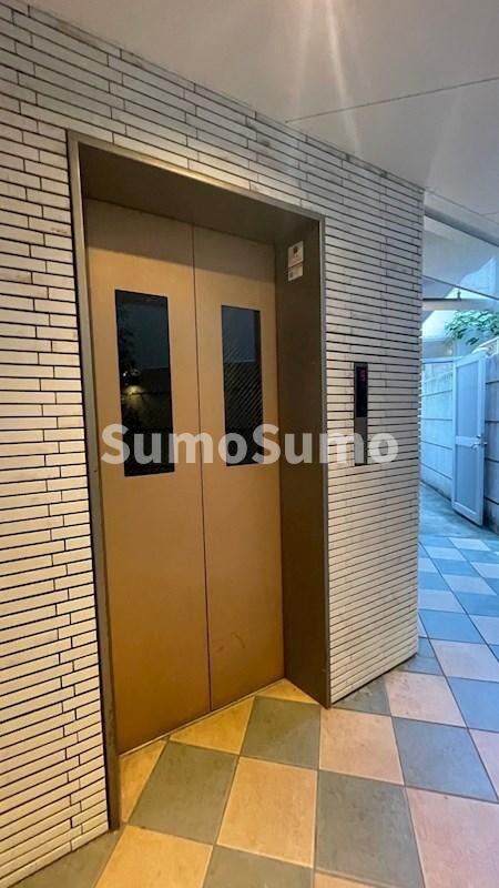 物件外観写真2　(落ち着いたロビーです)