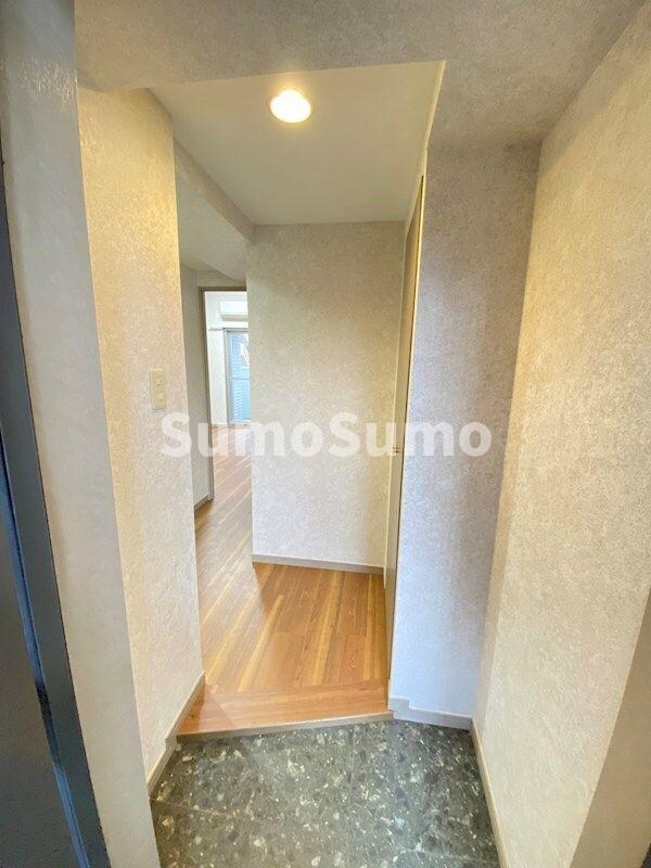 物件内観写真4　(明るい玄関です)