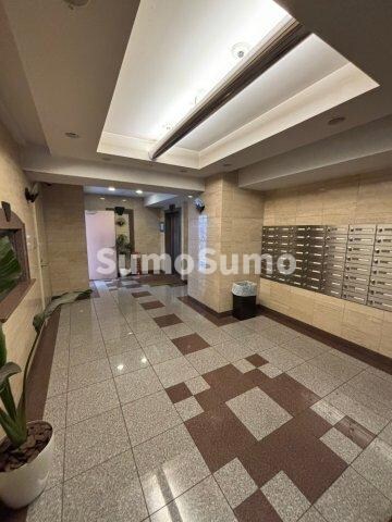 物件外観写真3　(ゆとりのあるロビーです)