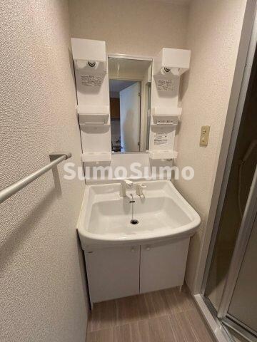 物件内観写真15　(コンパクトで使いやすい洗面所)