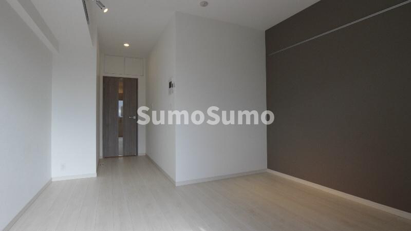 物件内観写真7　(落ち着いた色調の寝室です)