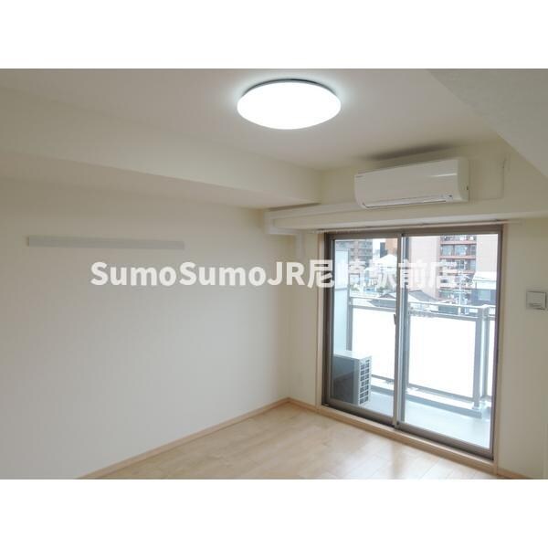 寝室(落ち着いて過ごせるお部屋なので、寝室にいかがでしょうか)