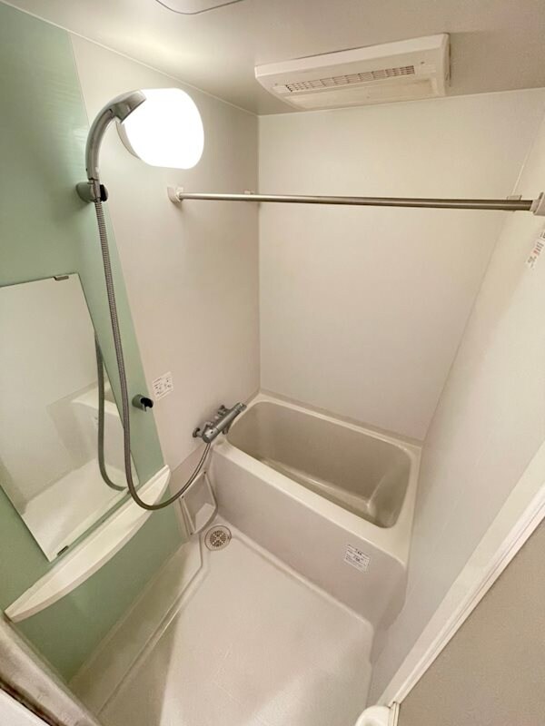 物件内観写真9　(落ち着いた空間のお風呂です)