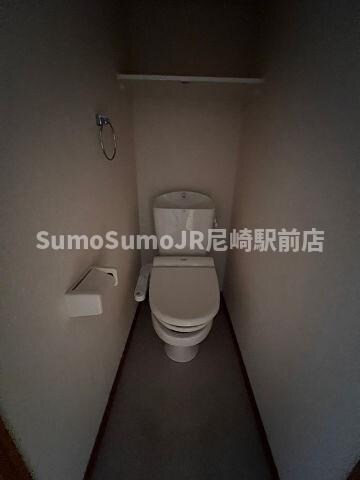 物件内観写真11　(落ち着いた色調のトイレです)