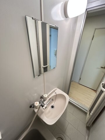 物件内観写真9　(落ち着いたエントランスです)