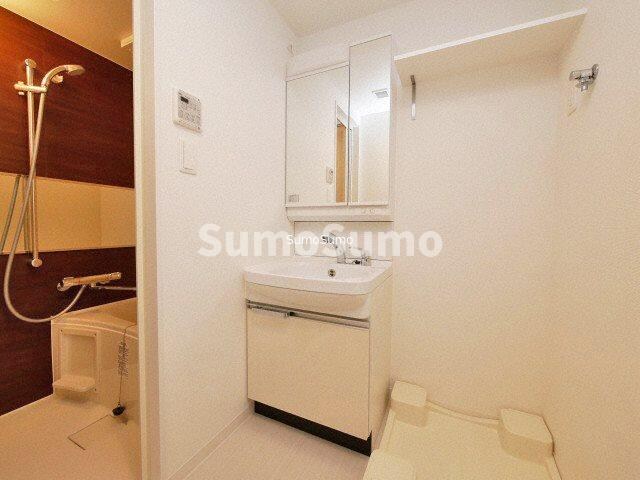 物件内観写真10　(明るい洗面所です)