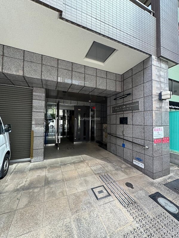 エントランス(落ち着いたエントランスです)