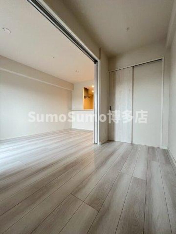 寝室(落ち着いて過ごせるお部屋なので、寝室にいかがでしょうか)