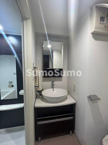 物件内観写真11　(ゆったりとスペースのある洗面所)