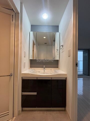 物件内観写真12　(コンパクトで使いやすい洗面所)