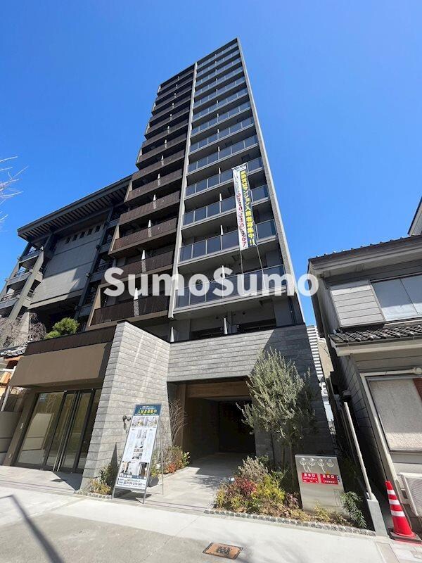 物件外観写真1　(落ち着いた雰囲気の外観です)