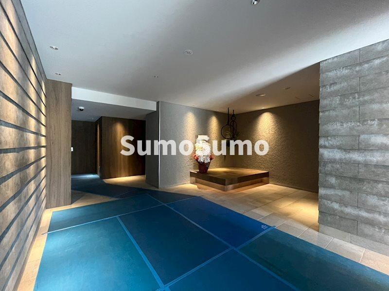 物件外観写真3　(清潔なロビーです)