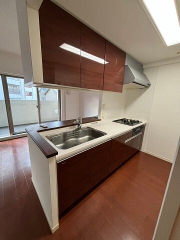 物件内観写真15　(コンパクトなキッチンで掃除もラクラク)