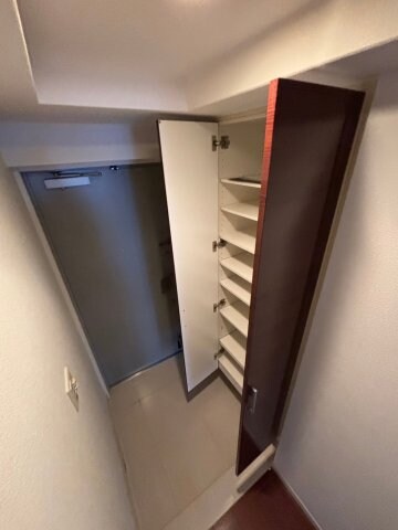 物件内観写真19　(収納豊富です)