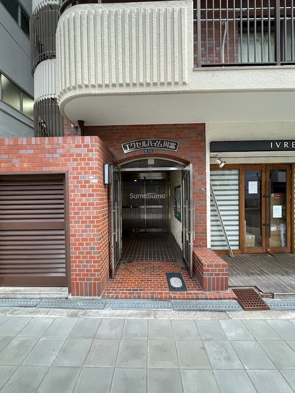 物件外観写真2　(建物の内部です)