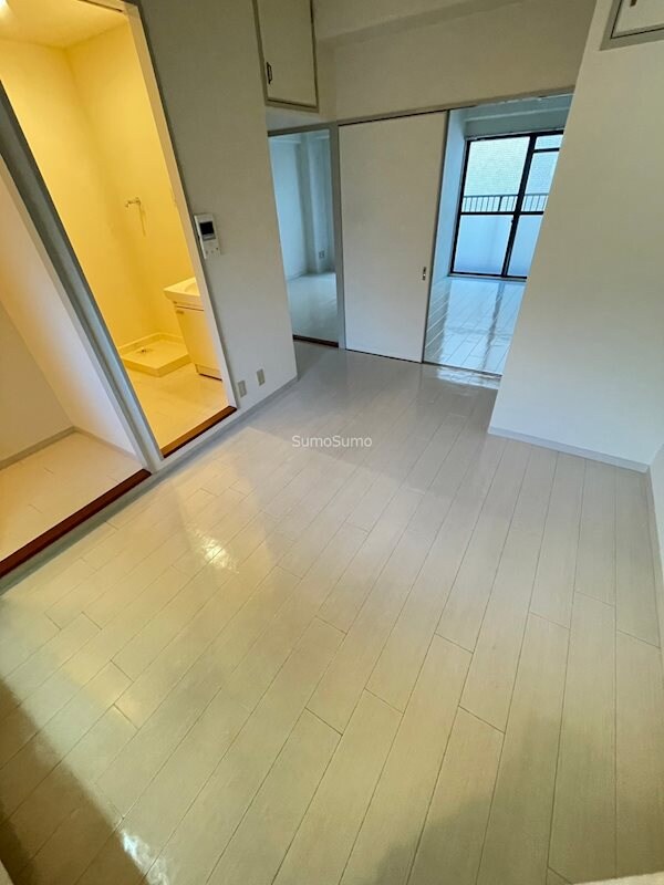 物件内観写真5　(リビングです)