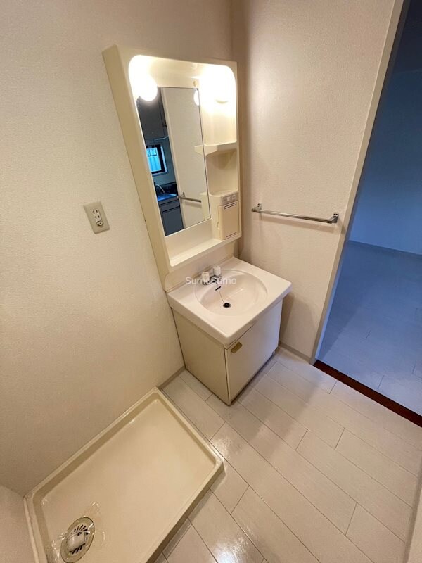 物件内観写真11　(スペースが確保できる洗面所です)