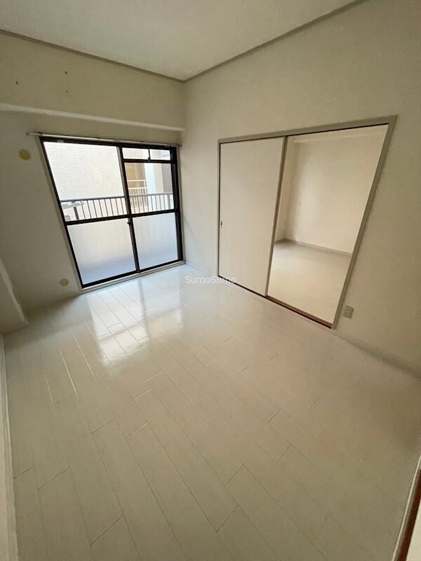 物件内観写真17　(ゆったりとした居間です)