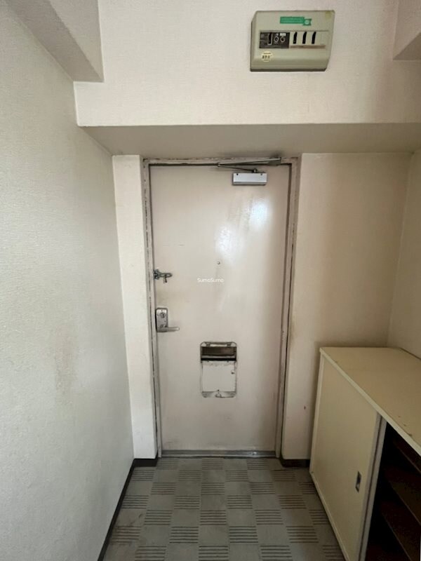物件内観写真5　(シンプルで使いやすい玄関です)