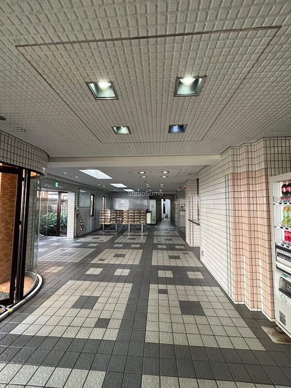 物件外観写真3　(建物の内部です)