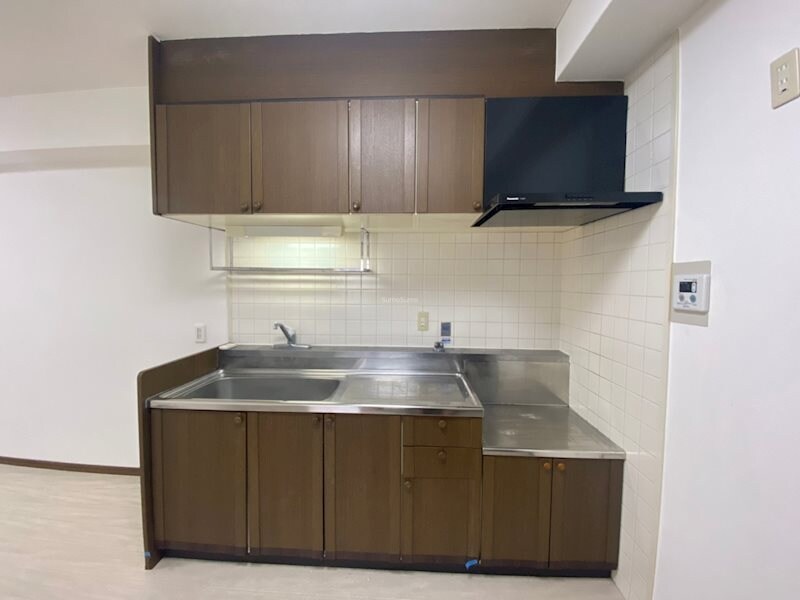 物件内観写真6　(コンパクトなキッチンで掃除もラクラク)