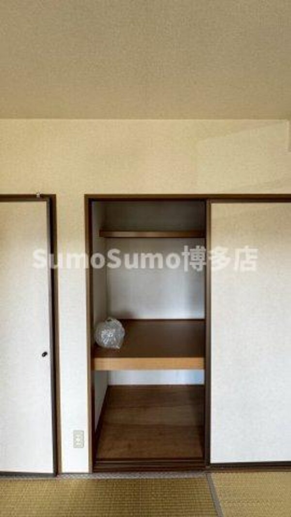 収納(小物を収納するのに便利です)