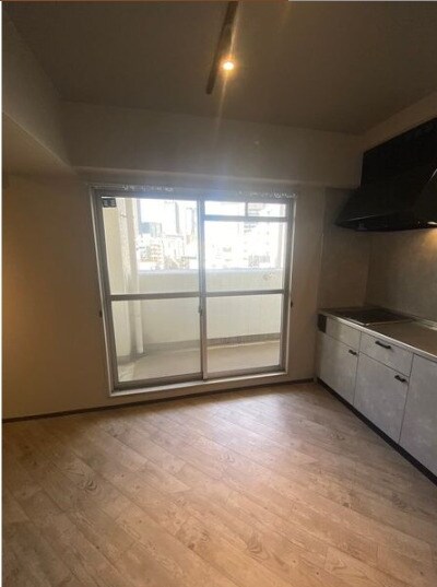 物件内観写真5　(おしゃれな居間です)