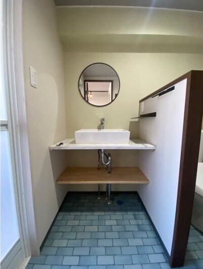 物件内観写真11　(広い洗面スペース)