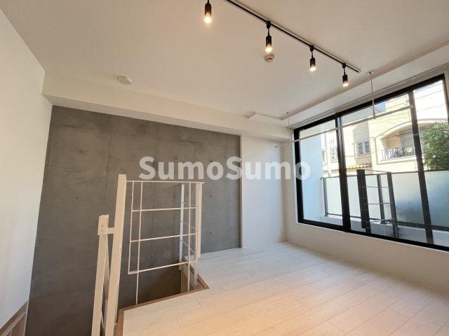 物件内観写真15　(個人の部屋や寝室として使える洋室です)