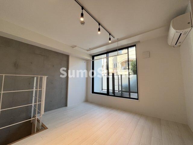 物件内観写真17　(広々とした洋室です)