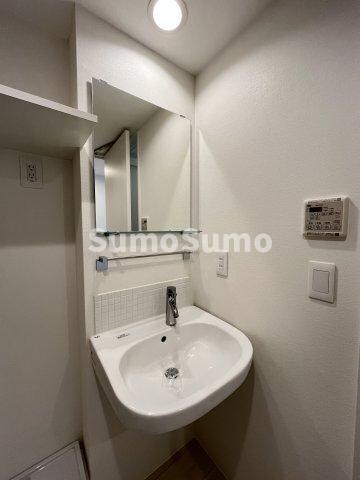 物件内観写真25　(独立洗面台、朝の身支度には欠かせません)