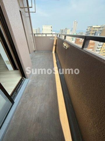 物件内観写真9　(外からの目が気にならないバルコニーで洗濯物が干せます)