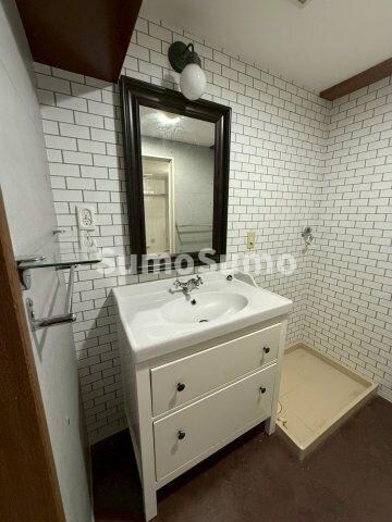 物件内観写真11　(忙しい朝には欠かせない洗面所です)