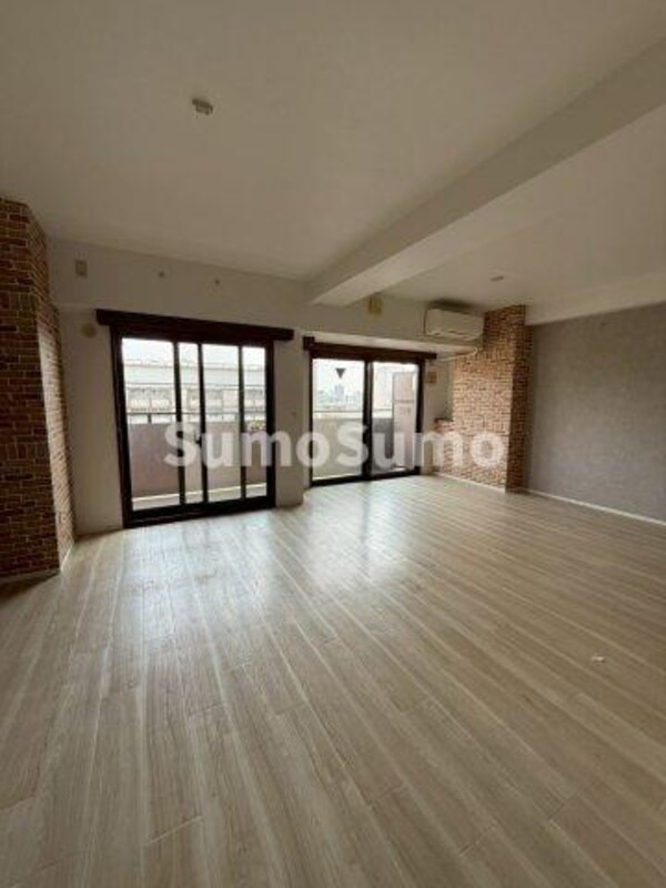 居室(おしゃれな居間です)