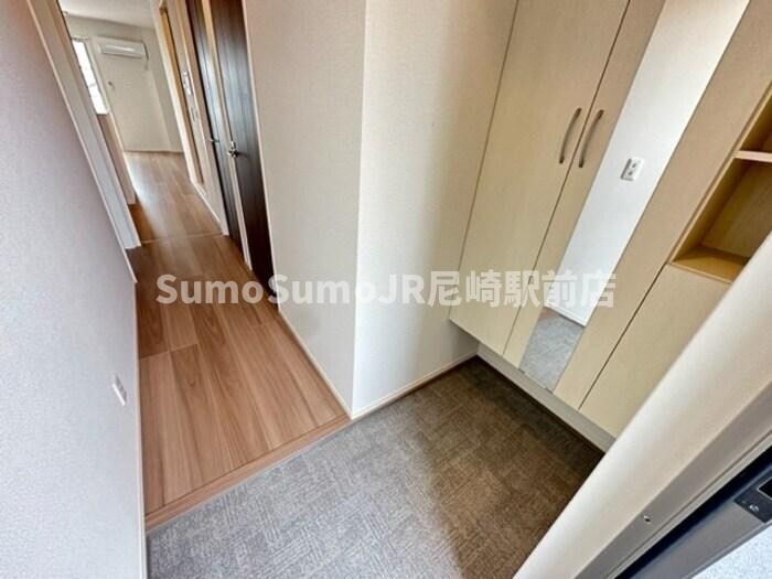 物件内観写真3　(きれいな玄関です)